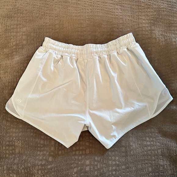 Lululemon Hotty Hot 4” Short in dusty blue in size 6. - Picture 2 of 3